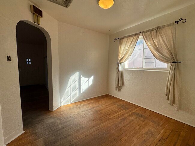 Building Photo - 1039 Princeton Dr NE