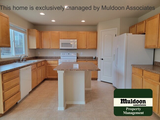 Building Photo - ? Bright & Spacious 3-Bedroom Home w/ 3-Car Garage