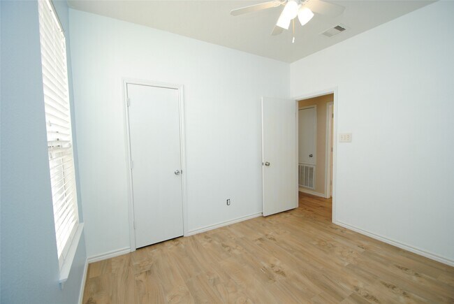 Building Photo - 18410 Fair Grange Ln