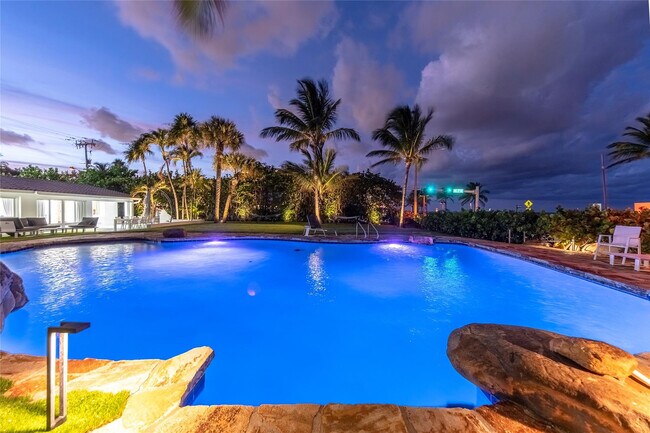 Building Photo - 1663 N Fort Lauderdale Beach Blvd