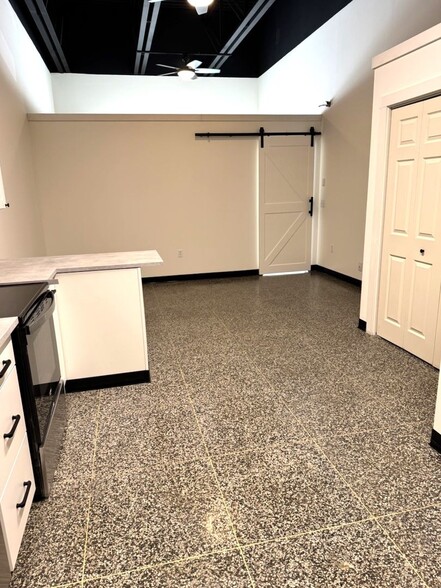 Interior Photo - district425