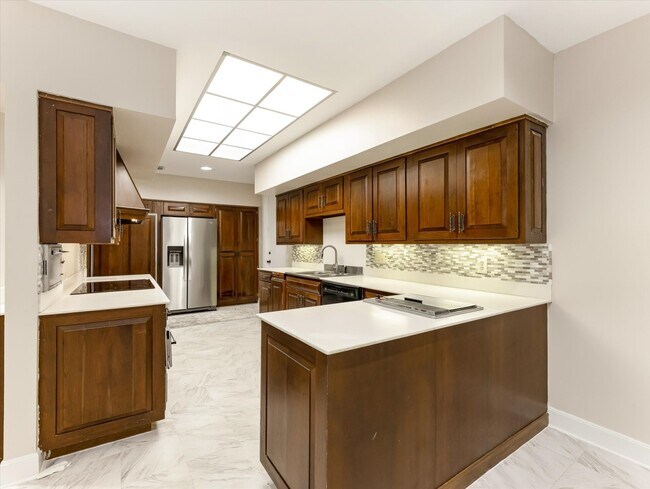 Building Photo - 5600 San Felipe St