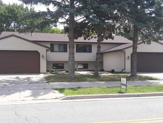 Building Photo - Nicolet Townhomes