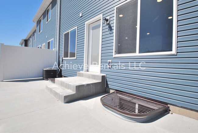 Building Photo - 674 S 85 E