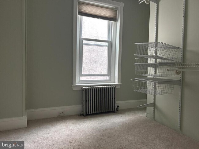 Building Photo - 478 Martin St