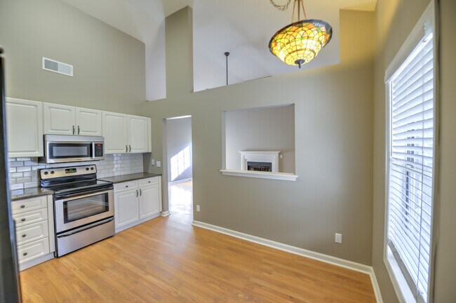 Building Photo - Gorgeous 3 BR, 2 BA , 1 Car Garage Home Of...