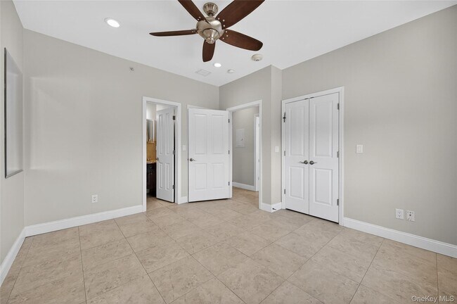 Building Photo - 24 Bayville Ave