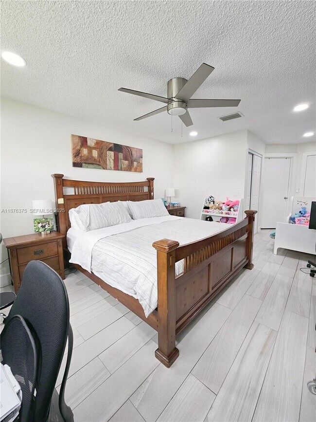 Building Photo - 3483 Emerald Oaks Dr