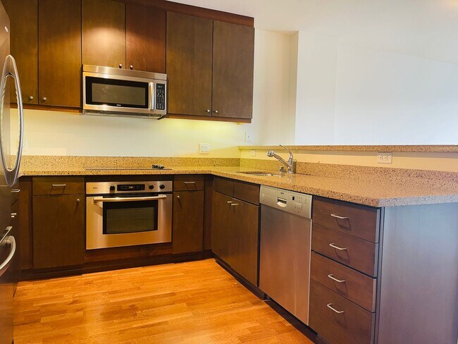 Building Photo - *New* 1 Bed & 1 Bath with Office / Den Condo in Fidi - No Parking