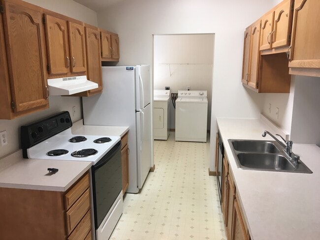 Building Photo - East Pass Apartments