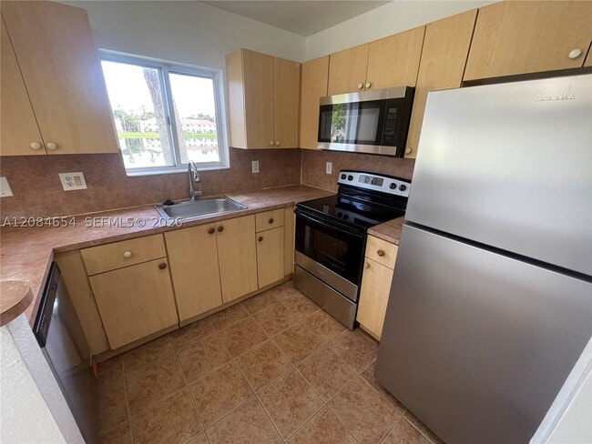 Building Photo - 1251 SE 31st Ct