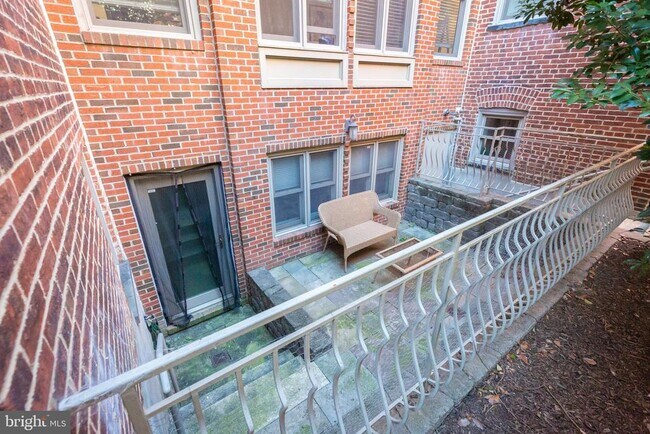 Building Photo - 1323 Clifton St NW