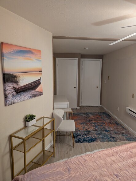 Room#2 - 12067 Gearhart Rd