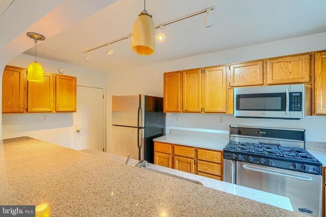 Building Photo - 372 Old Trail