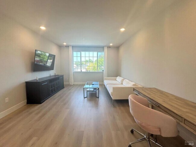 Building Photo - 312 Pear Tree Ter