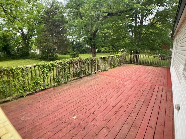 Building Photo - Adorable, Renovated Bungalow with Huge Yard and Deck!
