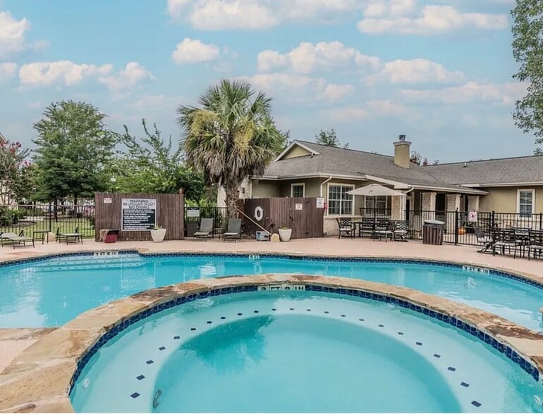 Building Photo - 1000 Diamond Dr