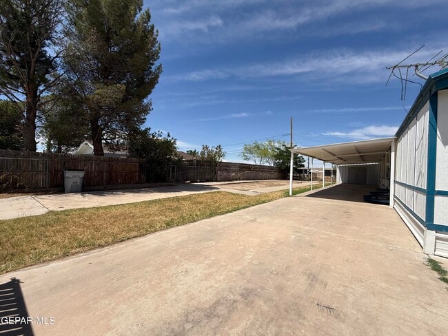 Building Photo - 5941 Sixta Dr
