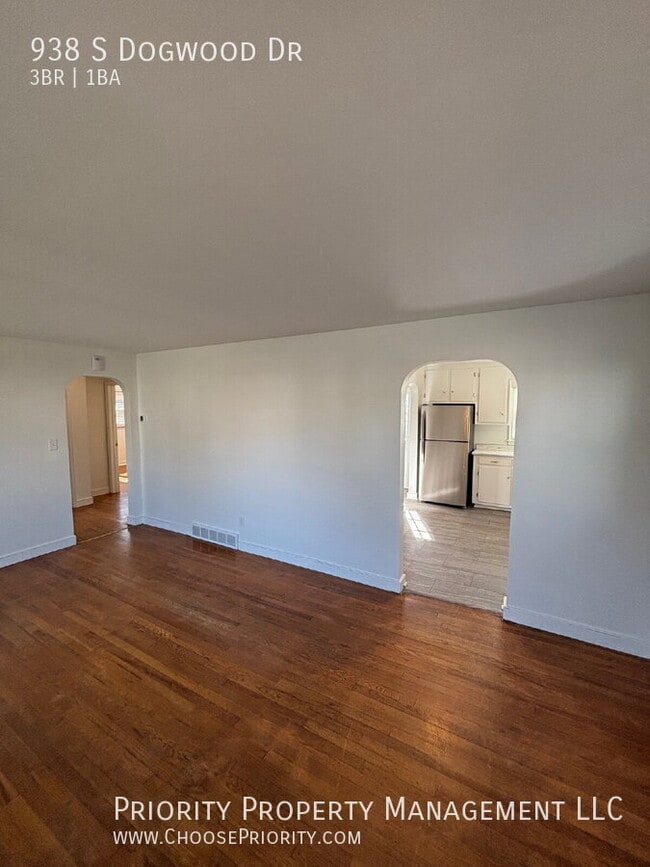 Building Photo - 938 S Dogwood Dr