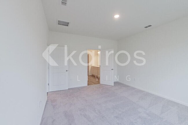 Building Photo - 635 Castillo Dr