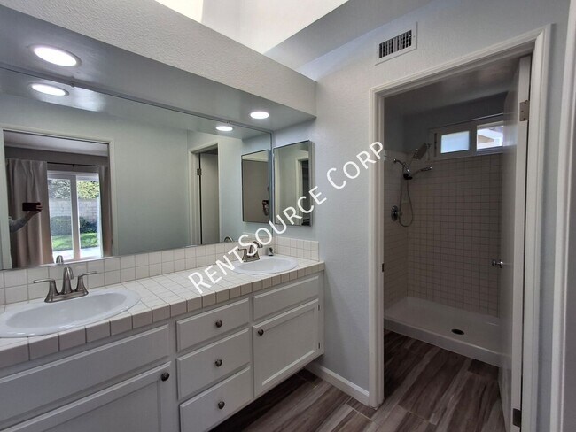 Building Photo - 23910 Clayton Ct