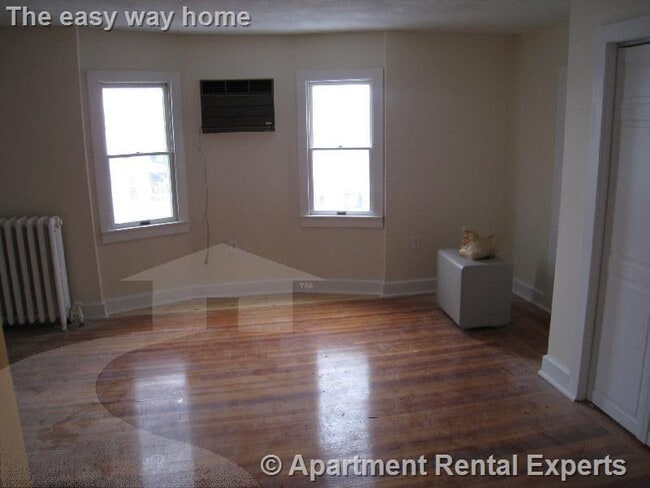 Building Photo - 10 Evergreen Ave