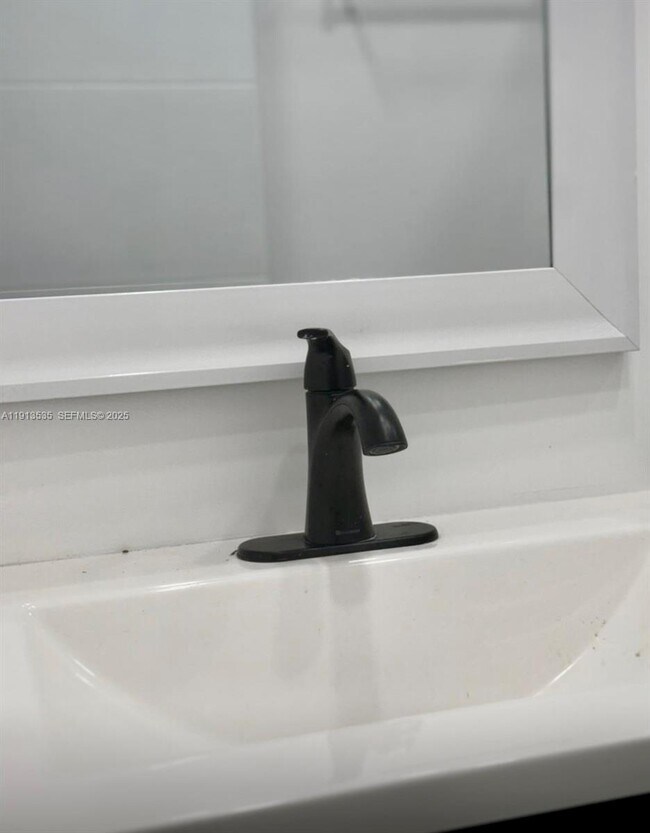 Building Photo - 7521 NE 2nd Ct