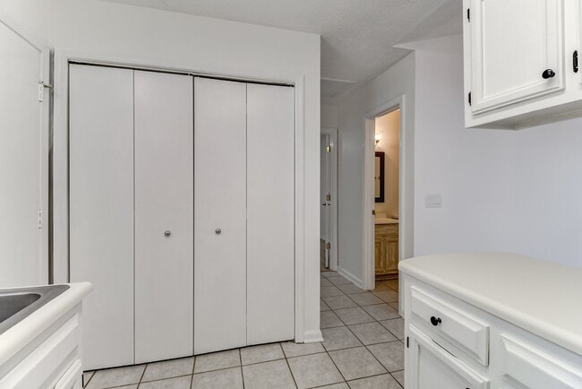 Building Photo - 3811 Doe Clearing Ct