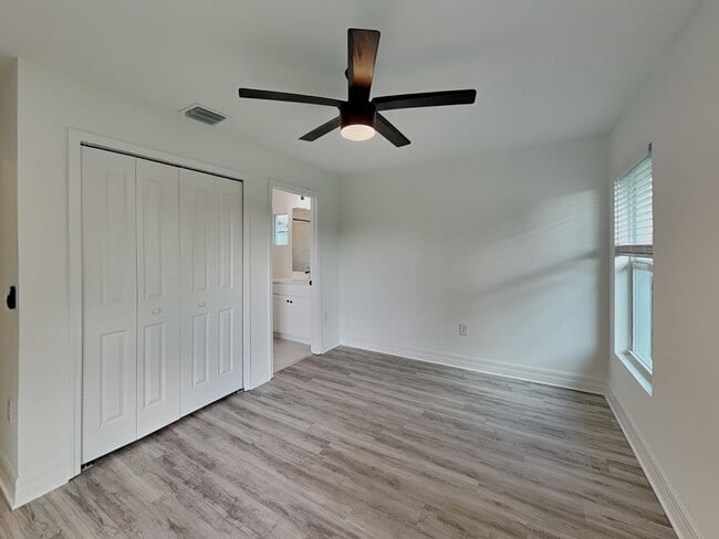 Building Photo - 3733 Ne-14 Pl