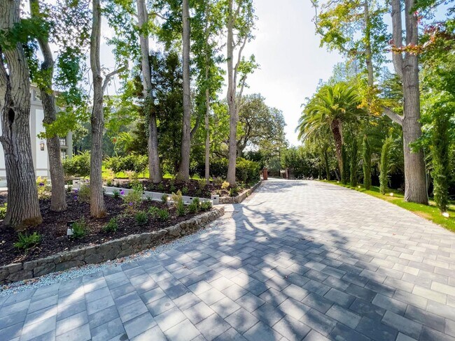 Building Photo - 85 Fagan Dr