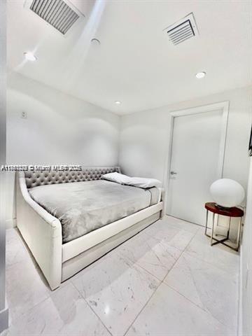 Building Photo - 17121 Collins Ave
