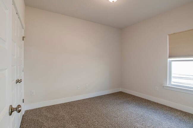 Building Photo - 1213 Meadow Trail
