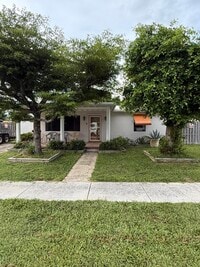 Building Photo - 817 Elm Rd