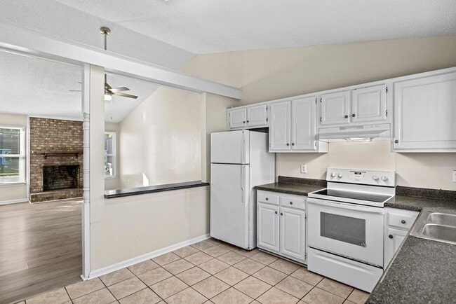 Building Photo - 130-132-132 Pine Crest Dr