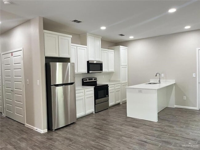 Building Photo - 1216 W Sucre Dr