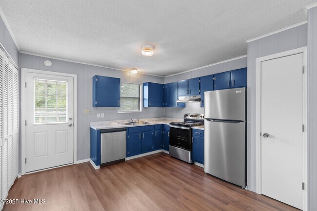 Building Photo - 107 Ravenwood Dr
