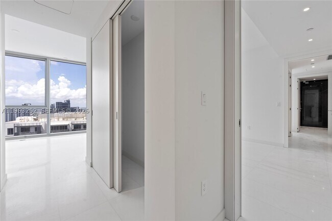 Building Photo - 300 Biscayne Blvd