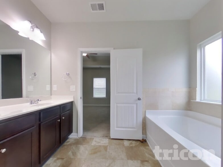 Building Photo - 5609 Washakie Pointe
