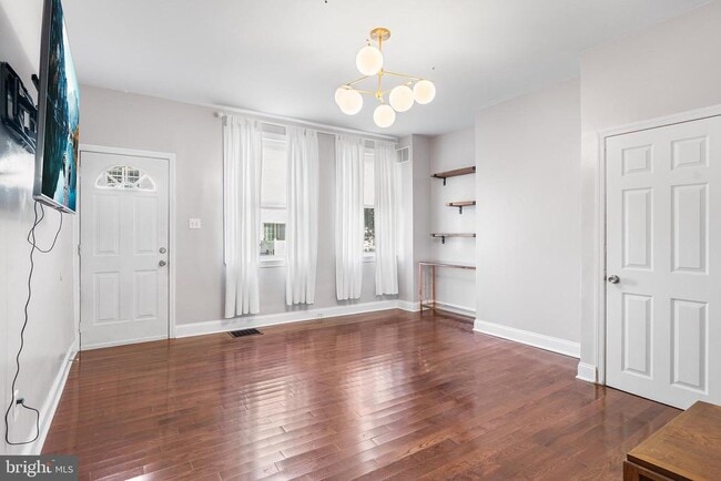 Building Photo - 2734 Edgemont St