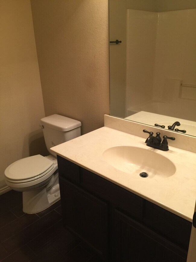 Building Photo - Gorgeous duplex for rent in Mansfield!
