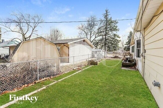 Building Photo - 15059 Highland Ave