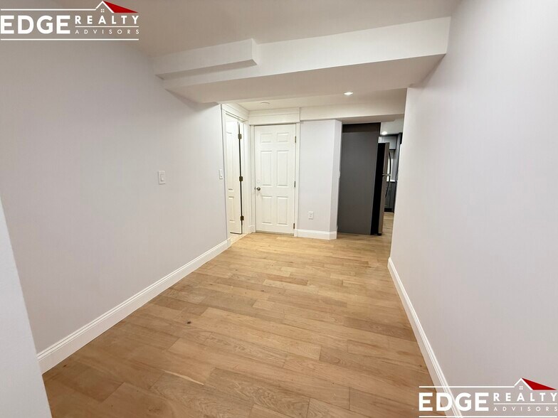 Building Photo - 7 Delaware Pl