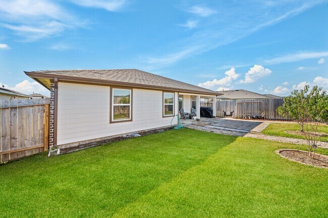 Building Photo - 30010 Reagans Rnch Dr