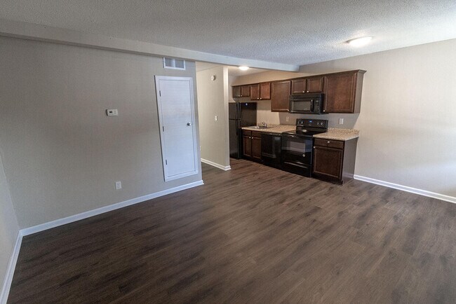 Building Photo - 105 N Garth Ave