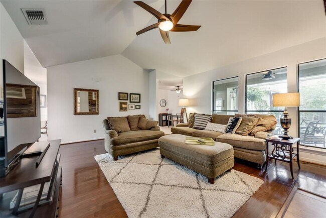 Building Photo - 900 Tupelo Dr