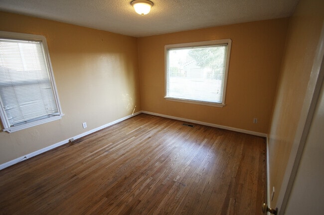 Building Photo - BEAUTIFUL 2 BED, 1 BATH SEATTLE HOME FOR RENT W EASY COMMUTE