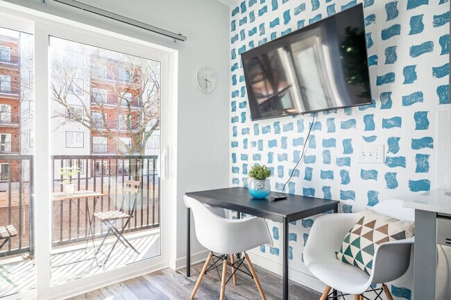 Building Photo - 542 Boulevard NE