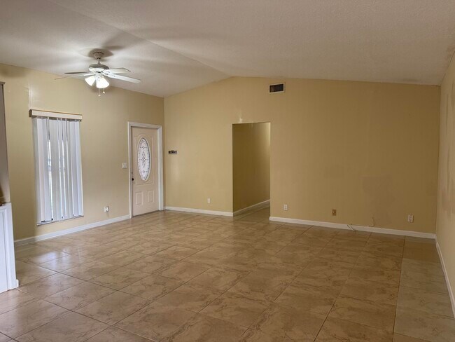 Building Photo - 4941 Marbella Rd N