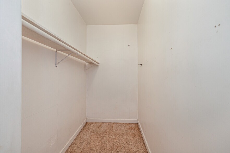 Plenty of Storage - 2772 N Bremen St