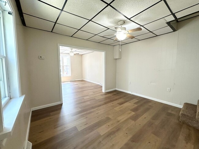 Building Photo - 1 Bedroom with Bonus Room in Lebanon!